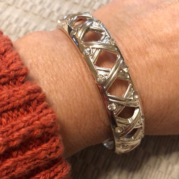 Silver Non-tarnish Bracelet 36 rhinestones with spring open/closure - Picture 1 of 6